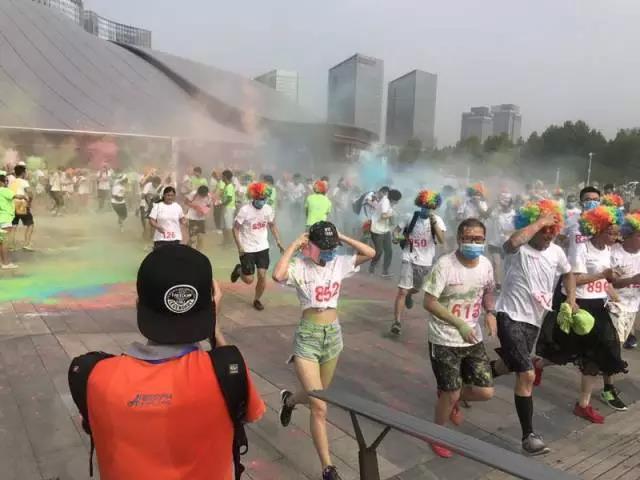 一场岳阳史上最盛大的彩跑演出！
